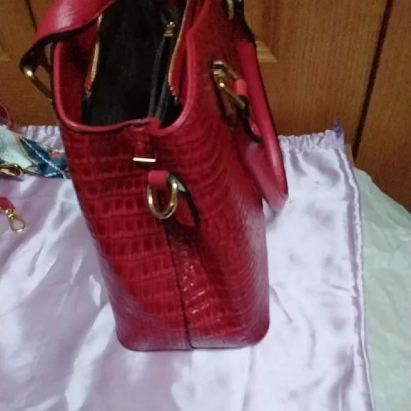 Lirenniao Red Croc-Embossed Satchel With Matching Wristlet - Picture 8 of 9